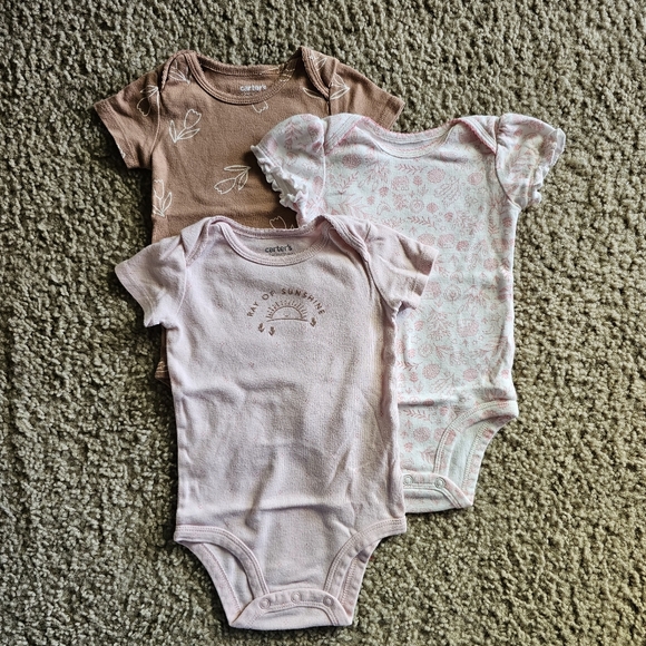 Carter's 3 Piece Onesie Bundle - Picture 2 of 5